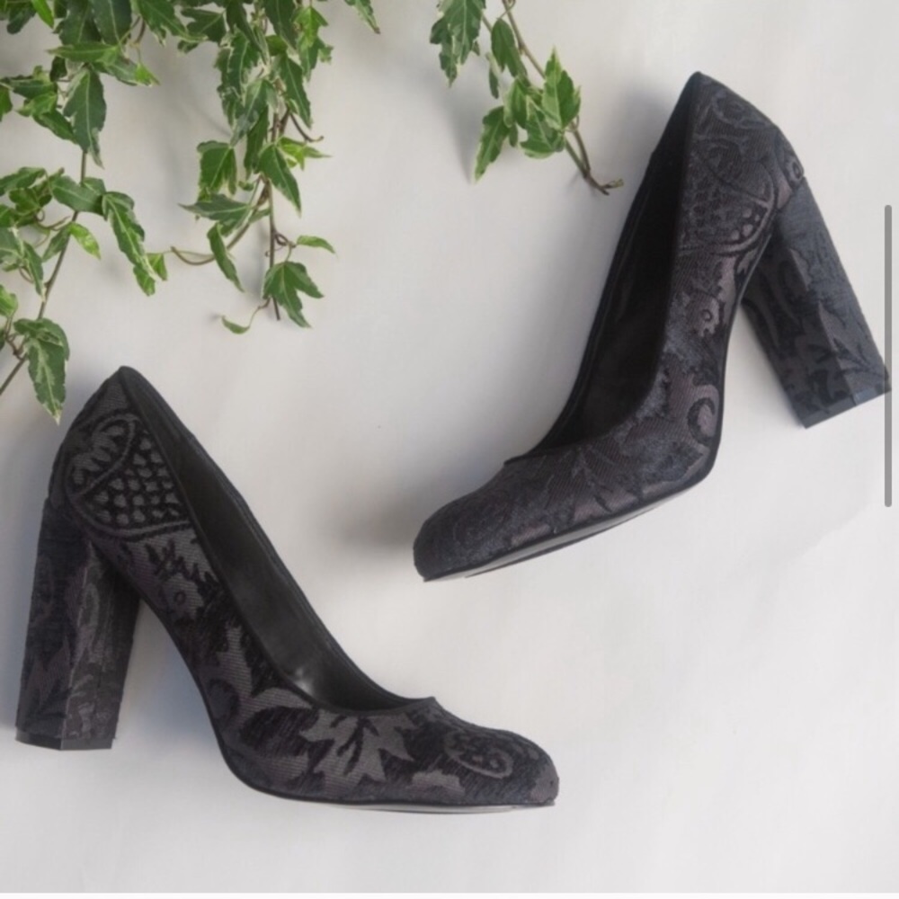 Nine West Velvet Floral Navy Block Heel 8.5